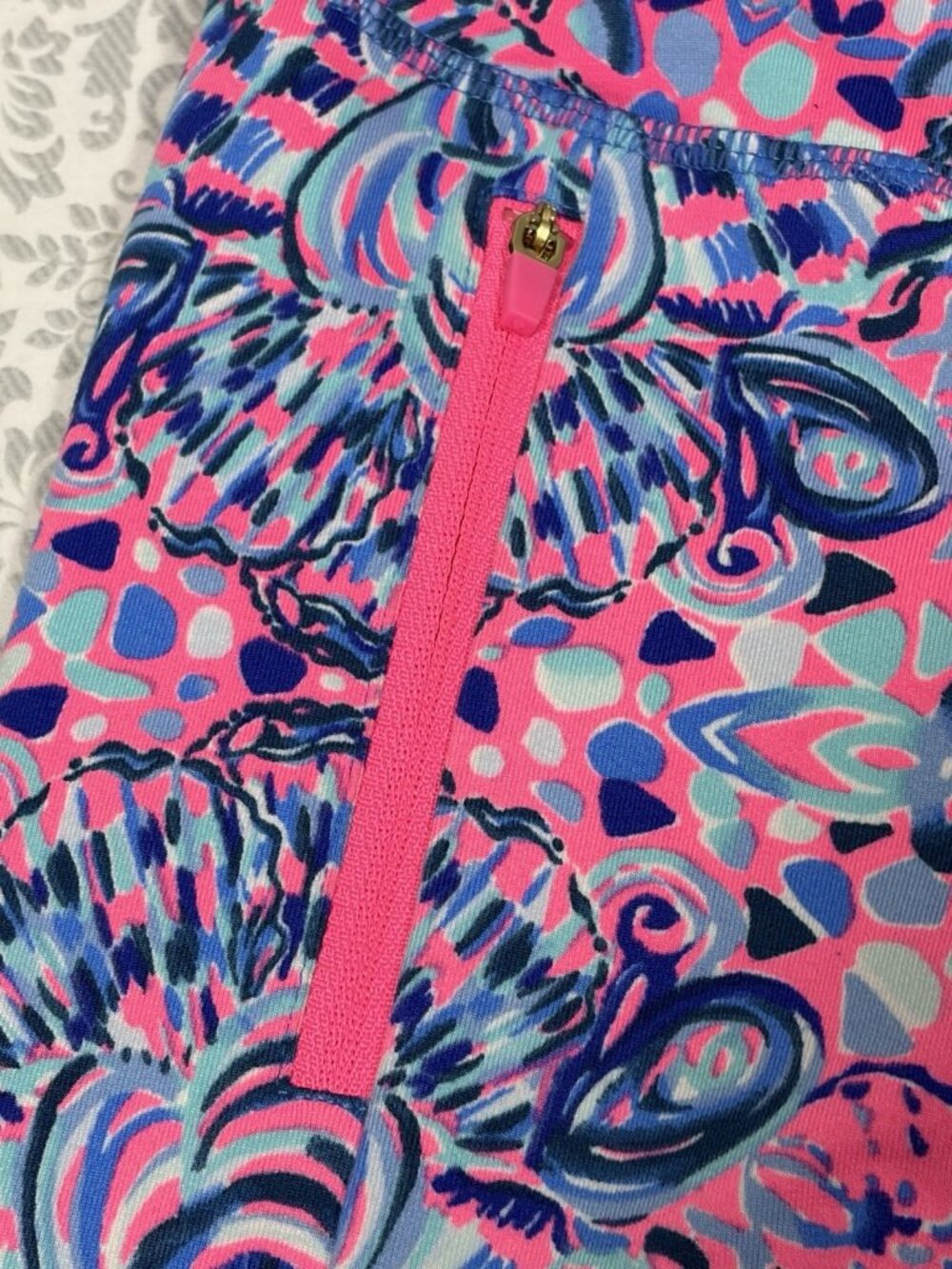 Lilly Pulitzer Luxletic Leggings Womens M Navy Floral Seashell Crop Pink Blue - Picture 3 of 11